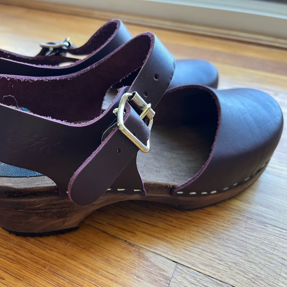 NWOT Lotta from Stockholm Low Wood Aubergine Clogs on Brown Base USA 6, EUR 36